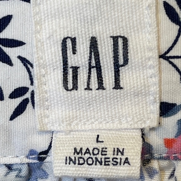 GAP | Crisp Ditsy FLORAL Square Neckline Short Flare Sleeves Button Placket Top - Picture 10 of 14